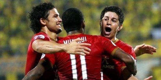  索肖全队众志成城防守，客场艰难抢得宝贵一分  