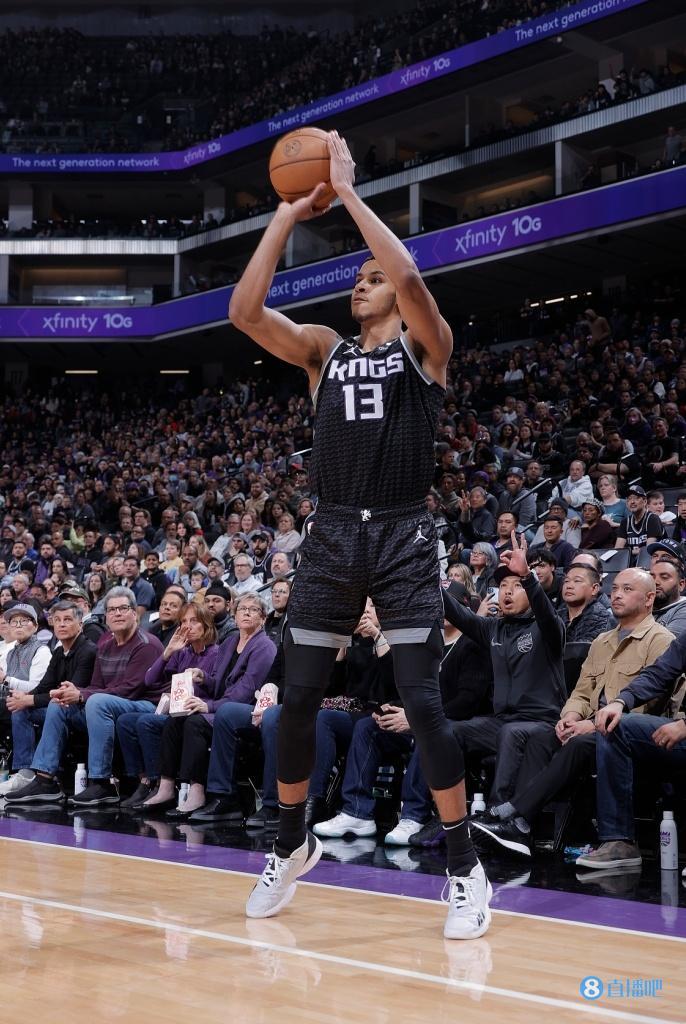 爱德华兹三分箭如雨下,森林狼射落太阳迎反弹